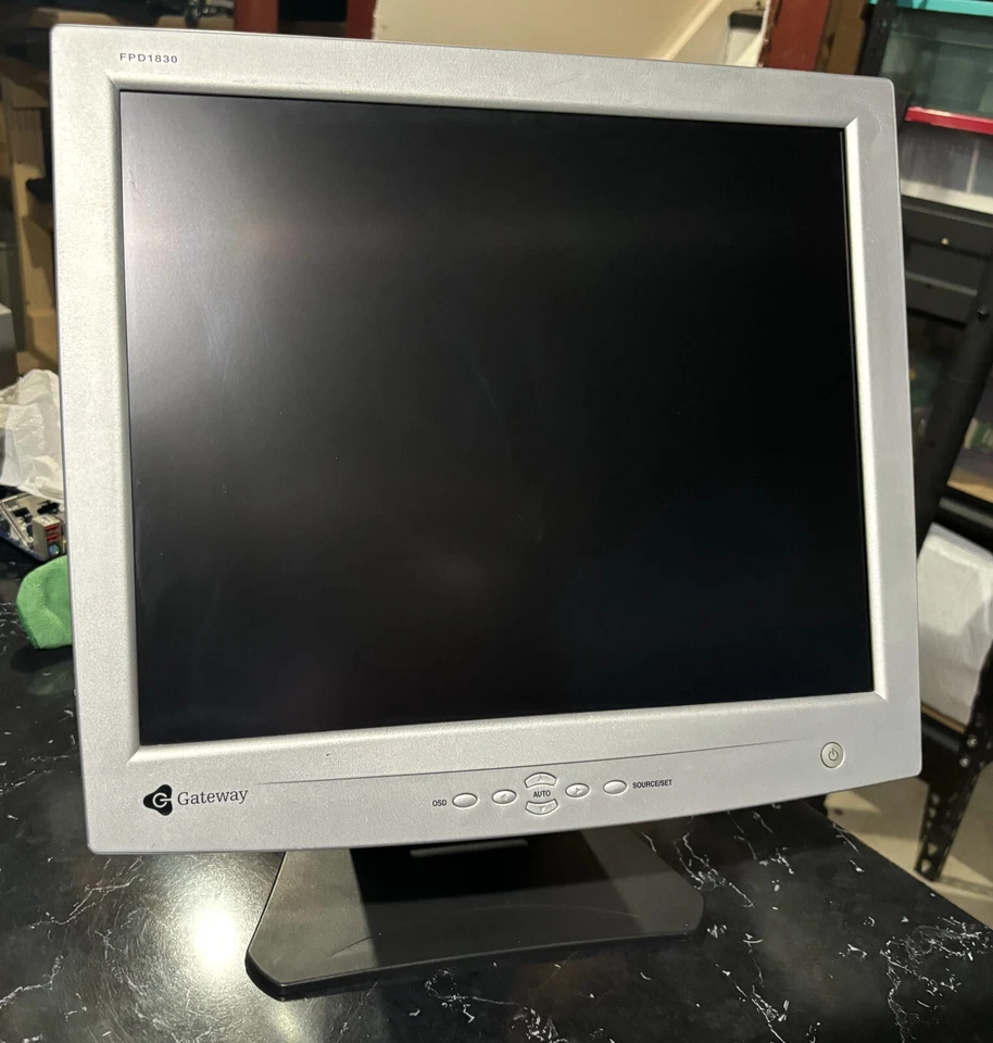 Gateway FPD 1830 LCD TFT 18" Flat Panel Vintage / Retro Gaming Monitor 2003  - Image 3 of 4