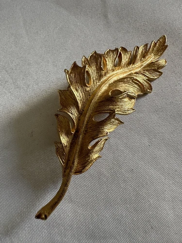Coro 1961 Gold Tone Leaf Feather Brooch Vintage Costume Jewelry