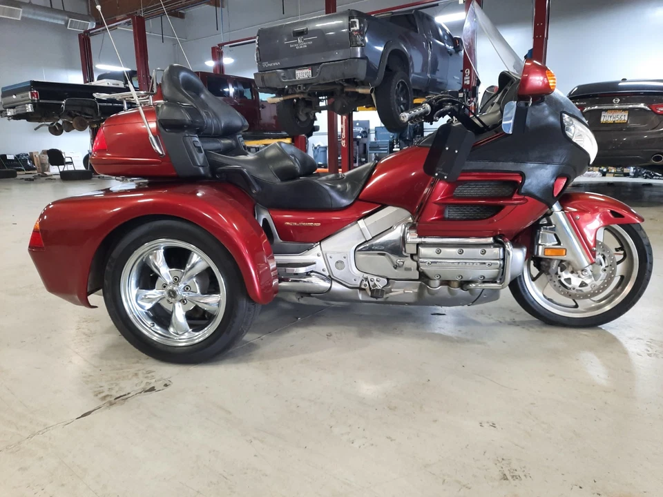 2001 Honda Gold Wing  - Image 4 of 4