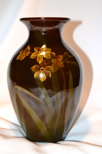 New ListingRookwood Pottery 1902 Standard Glaze Daffodils Artist Signed "JS" 7 /4" Tall EC