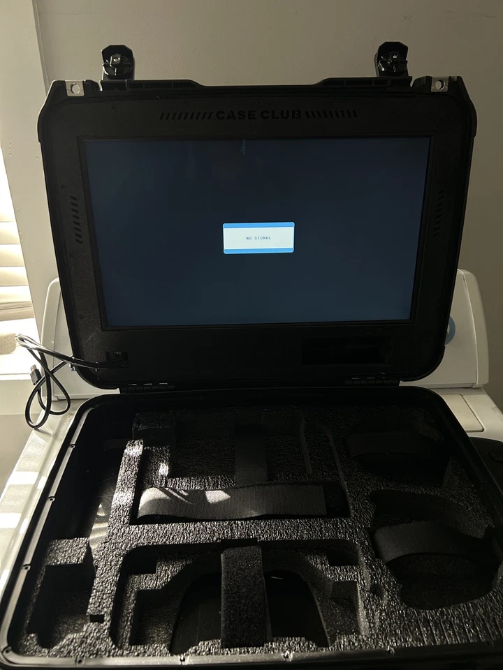 Case Club Xbox 360 Xbox One X/S Portable Gaming Station Built-in Monitor Tested - Image 2 of 4