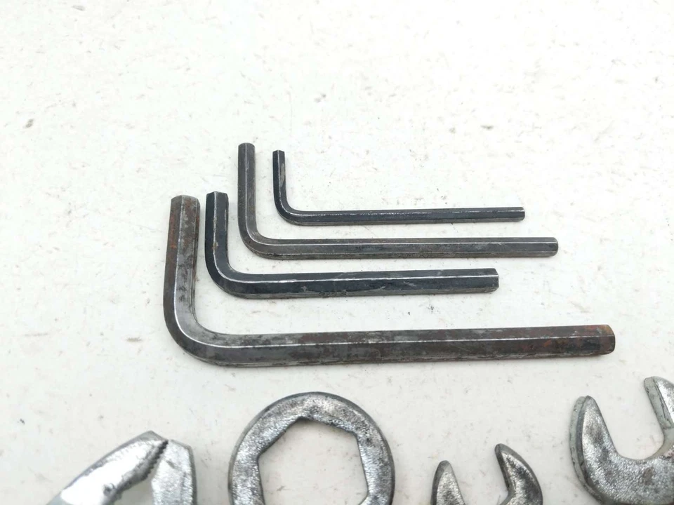 01 Kit de herramientas Suzuki GZ 250 Foto 3 de 4