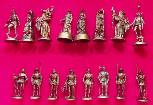 Mokarex Complete 32 Piece Chess Set - Louis XI - 1961