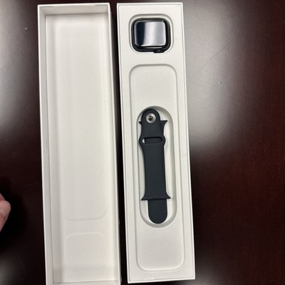 Apple Watch SE (2022) 40mm Midnight Aluminum Case with Sport Band, S/M GPS 
