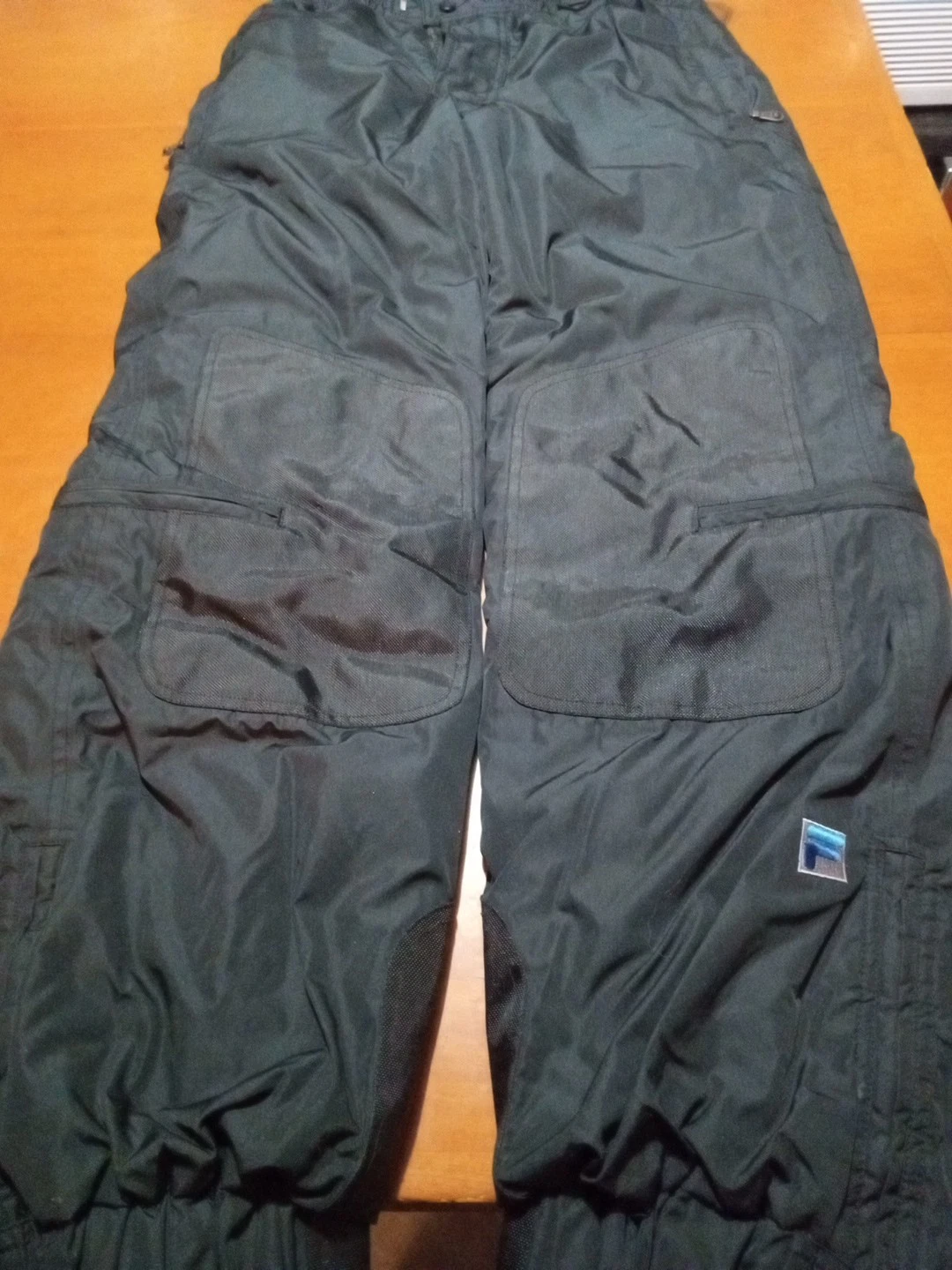 Fila Snow Pants Medium
Opens in a new window or tab