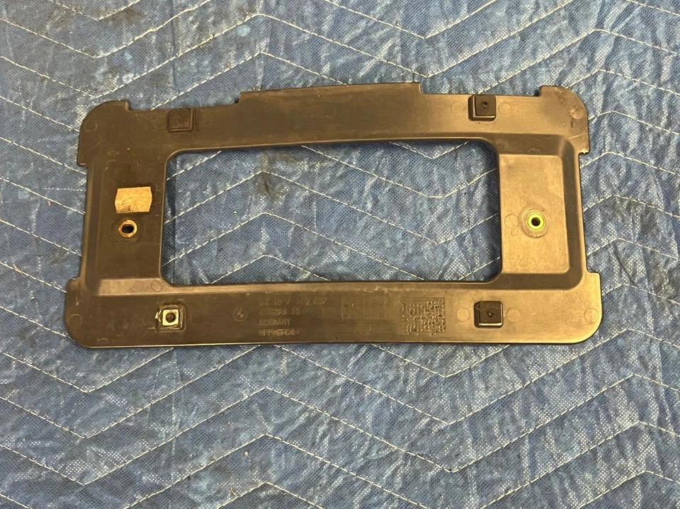 🚘 1999-2018 宝马原始设备制造商前置发动机许可证板支架标签 7160607 — 第 4/4 张图片