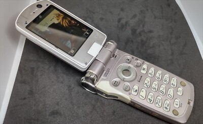 Docomo Foma P900Iv Panasonic Final Fantasy Vii Cloud Phone silver