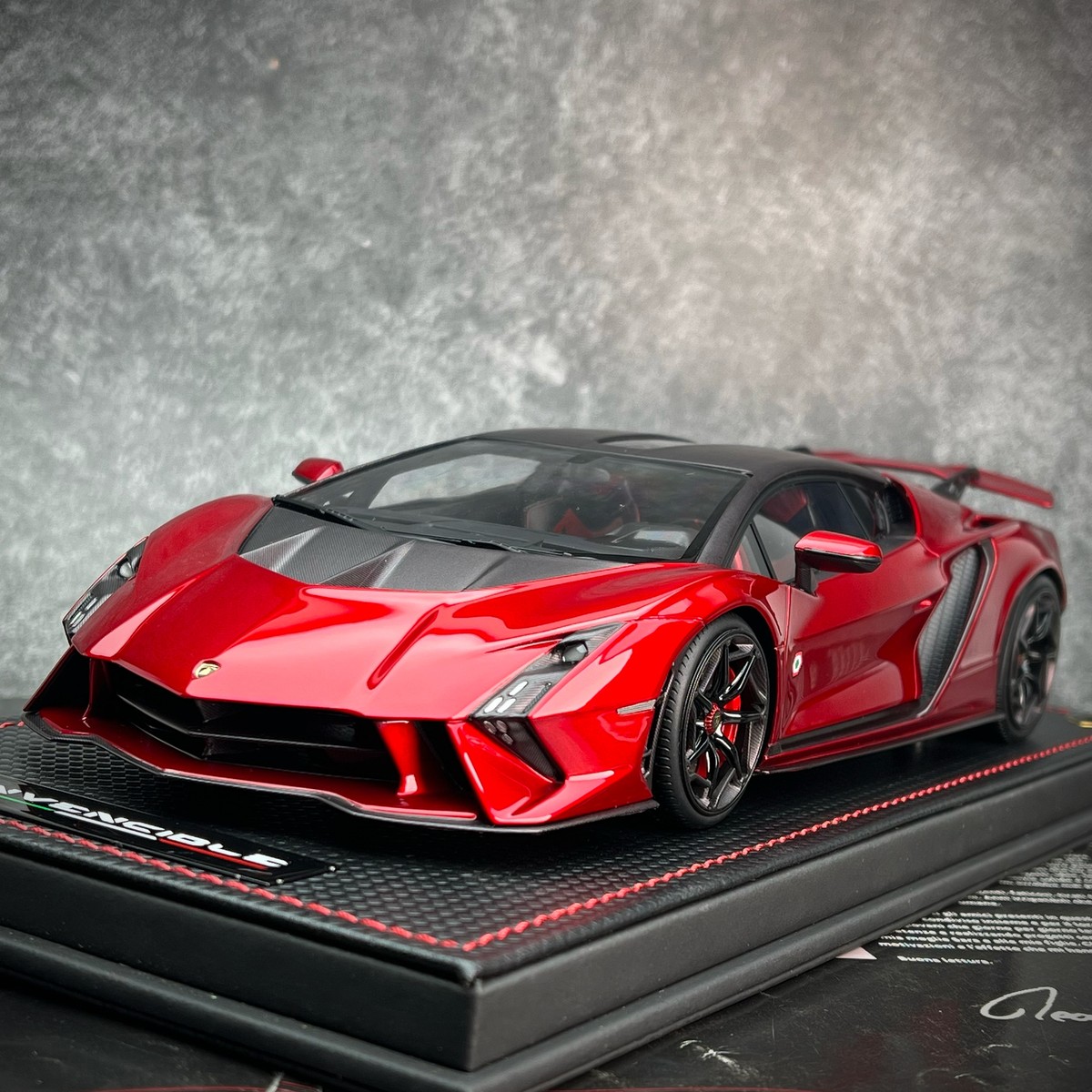 MR 1:18 Lamborghini Invencible Rosso Efesto Resin Diecast Car