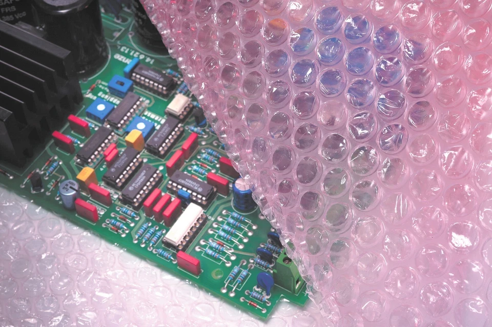 Small Bubble Cushioning Wrap Anti-Static Roll 100 ft x 12'' Wide - Image 3 of 4