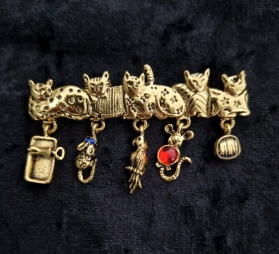 Katze Brosche mit Charms goldfarben Vintage inspiriert Schmuck Geschenk Kätzchen 