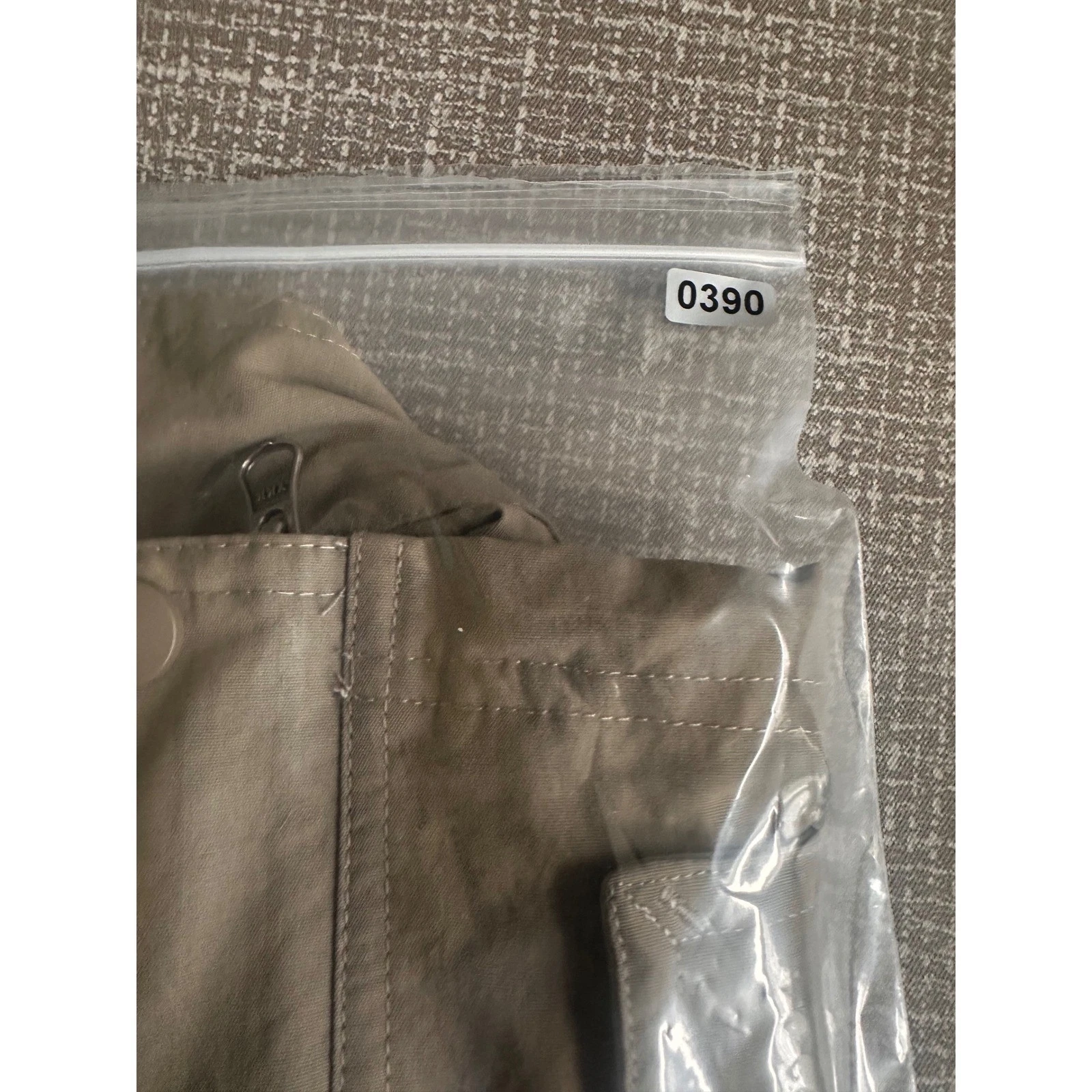 Magellans Travel Gear Mens XL Khaki Utility Vest Multi-Pocket RFID Safe Fishing - product detail image 13