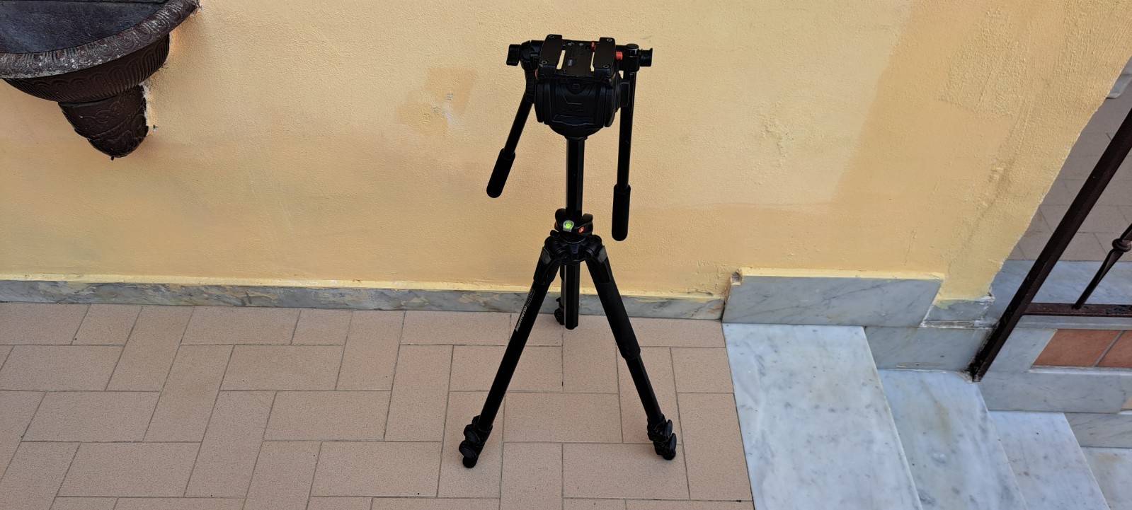 Treppiede Professionale Manfrotto 055XPROB con Testa Video 501HDV
