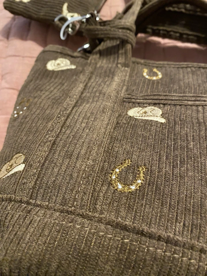 Cartera de pana marrón Madde Girl con dijes Foto 2 de 4