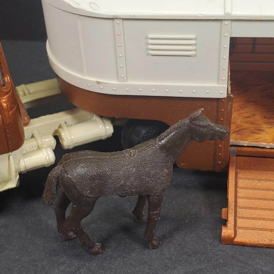 Corgi Major Articulated Horse Box National Racing Stables Tractor Trailer Horses - Image 3 of 4
