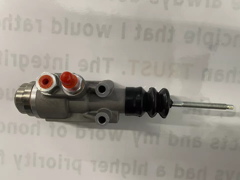 ROLLS ROYCE SILVER CLOUD 2 BRAND NEW BRAKE MASTER CYLINDER LOWER  1959 TO 1961 - Image 3 of 4