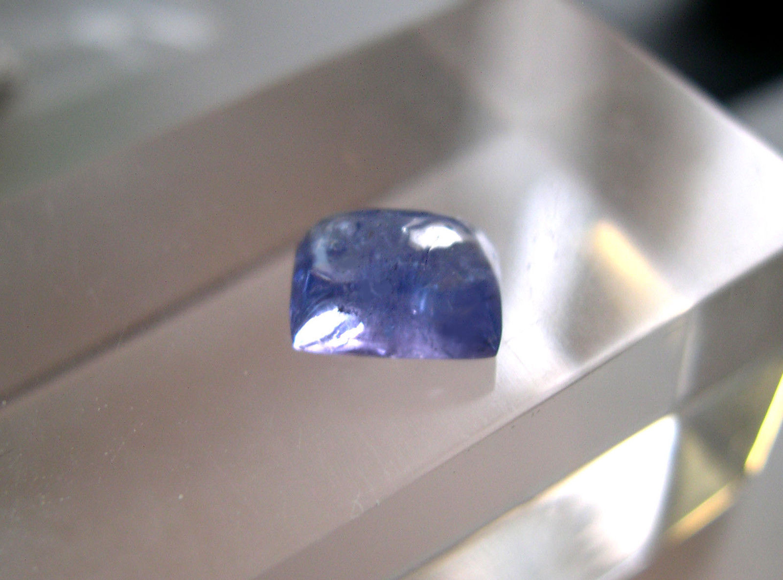 Tanzanite naturelle de 3 carats style cabochon rectangulaire, gemme rare bleu violet
