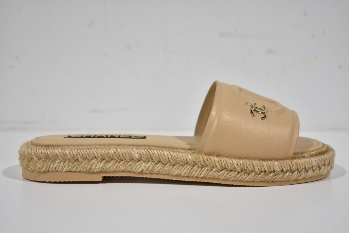 Chanel 23C Beige Lambskin Leather CC Logo Slide Sandal Slip Chanel 23C Beige Lambskin Leather CC Logo Slide Sandal Slip