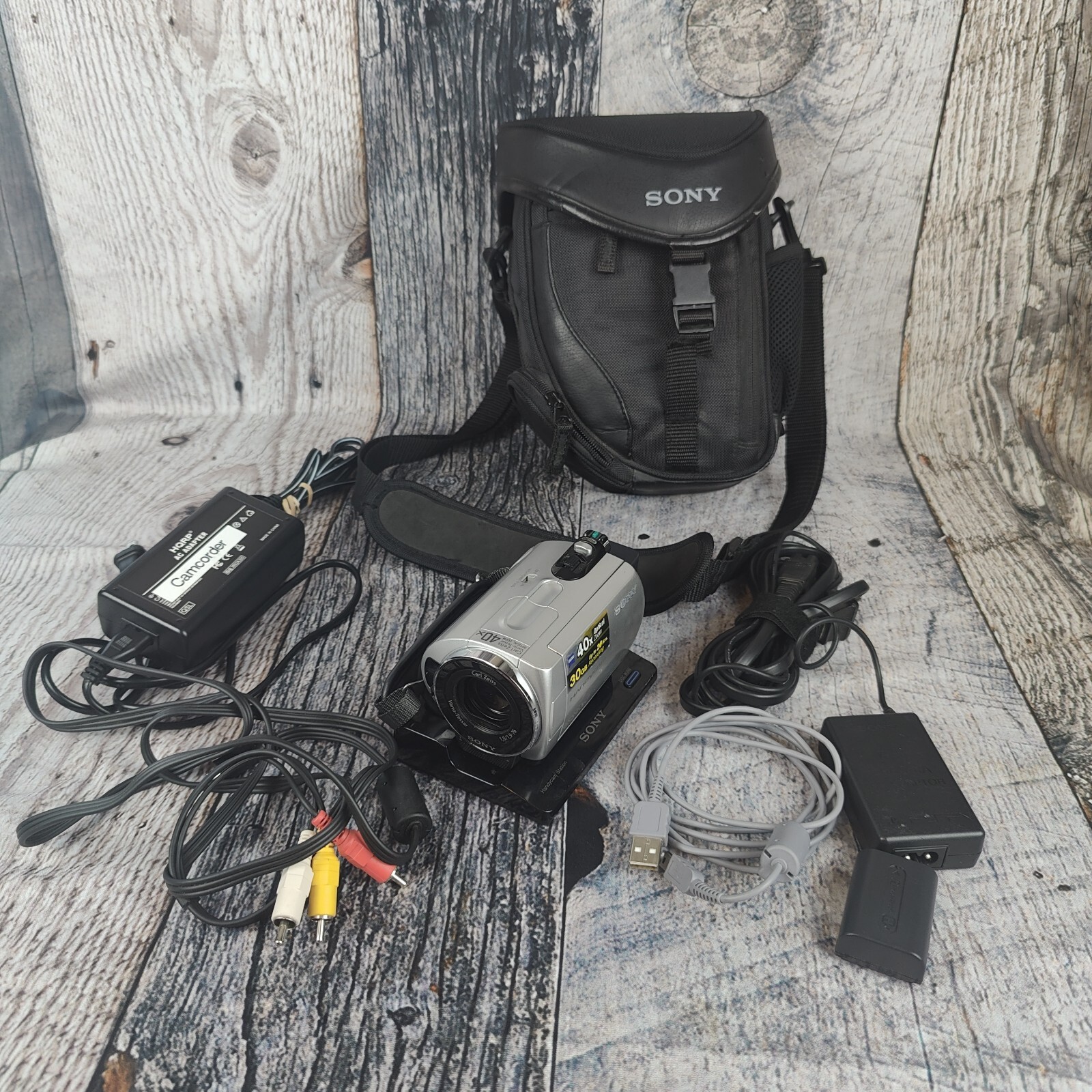 SONY DCRSR42 Handycam Digital Video Camera Camcorder 40x 30GB Bundle