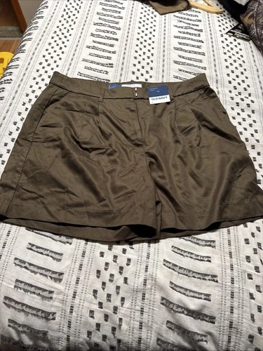 Old Navy Women's Sz L Olive Green Pleated Extra High Rise 5" Inseam Shorts