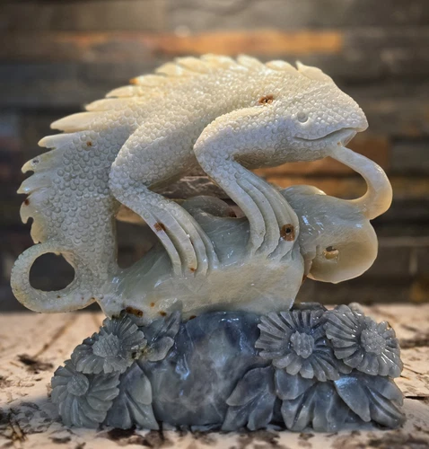 8.6lbs 9.5" X 9" Top Quality Natural Green Jade Master Hand Carved Iguana - product listing photo