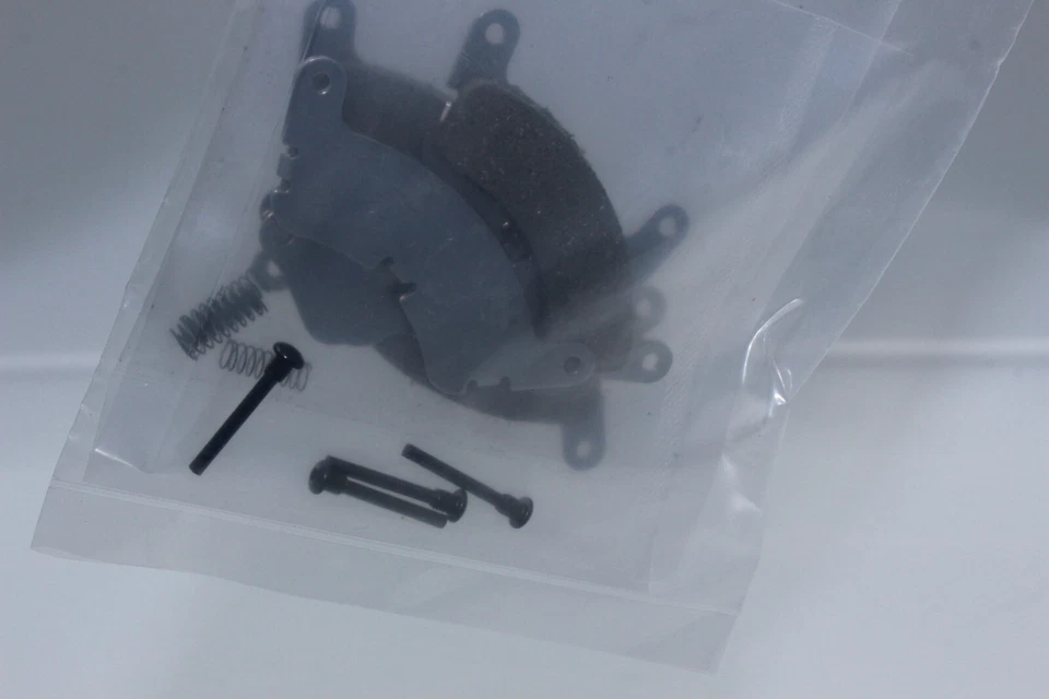 Traxxas TRX 10956 Bremsbeläge vorne mit Rückstellfedern Funco 8S 1:6 NEU - Bild 4 von 4