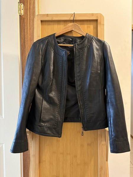 Scully Black Leather Jacket – Women’s Size M – Zip Front Lined Short Basic