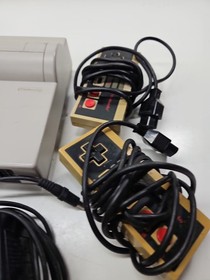Nintendo NES Control Deck Top Loader NES-101 Console w/4 Controllers Works Great