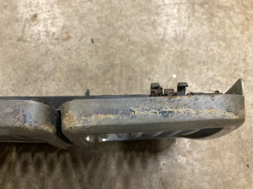 BMW 325ix 1982-1994 parrilla delantera moldura envolvente OEM #39M Foto 3 de 4