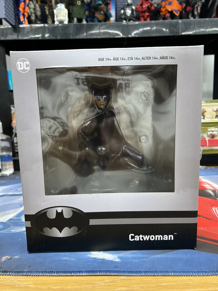 Catwoman by Jim Lee Statue DC Comics Chronicle Collectibles Batman ThinkGeek