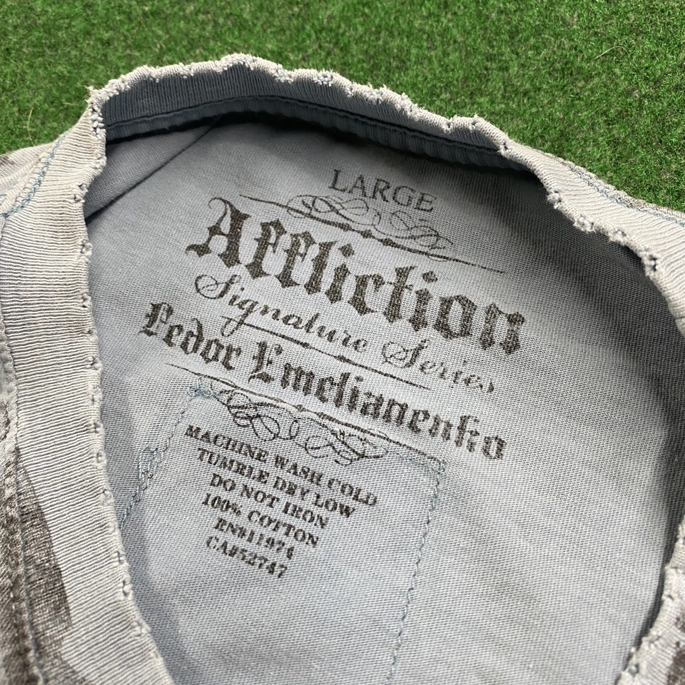 Camiseta masculina vintage Affliction azul L Y2K Fedor Emelianenko emo punk gótica EUA - Imagem 4 de 4