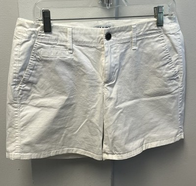 Old Navy Chino Shorts white Solid Mid Rise Stretch Pockets Women 6 -Hard to find