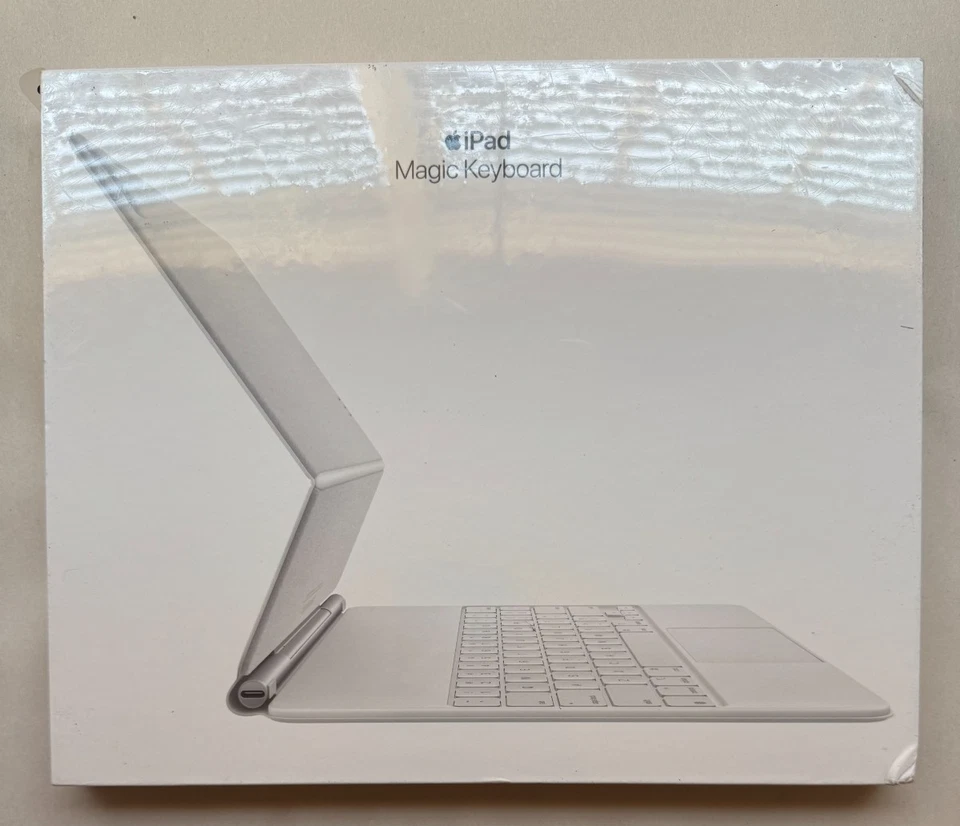 Apple Magic Keyboard iPad Pro 12.9" - 3RD, 4TH, 5TH, 6TH GEN - WHITE - ARABIC - Image 2 of 4