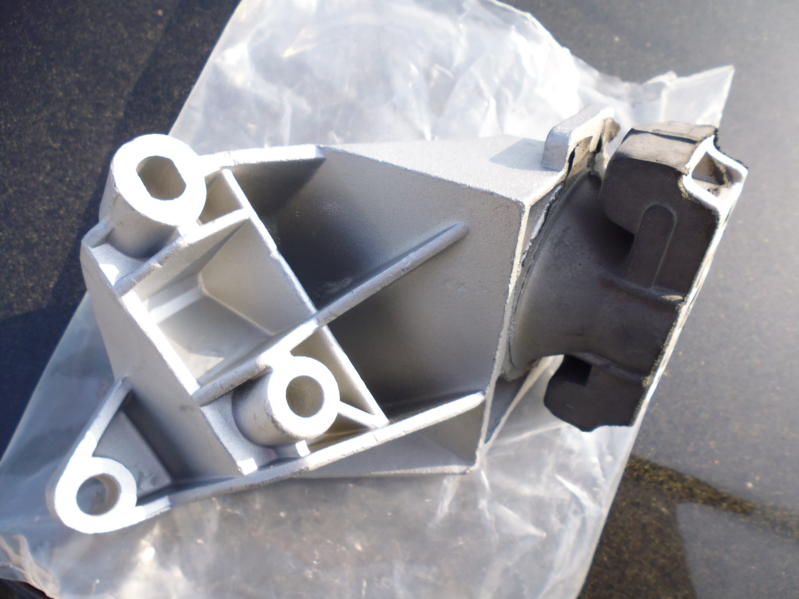 Support moteur droit pour Renault Twingo II essence et diesel de 2007 à 2014