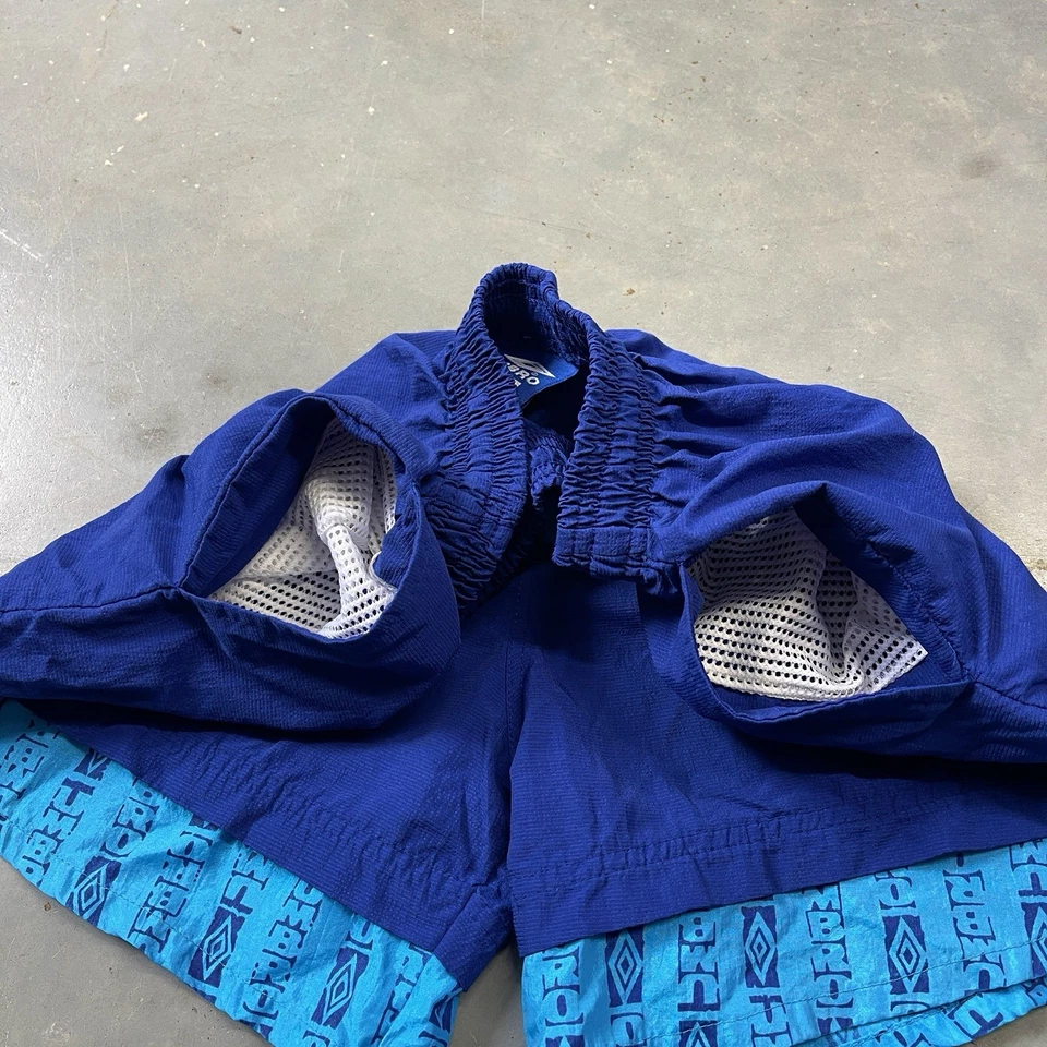 Винтажные нейлоновые шорты Umbro футбол, плавание, синие, молодежные сделано в США - Изображение 3 из 4