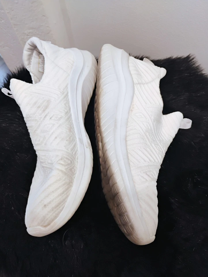 Sketchers Stretch Knit White Slip On Shoes Women’s Size 7.5 - Image 3 of 4