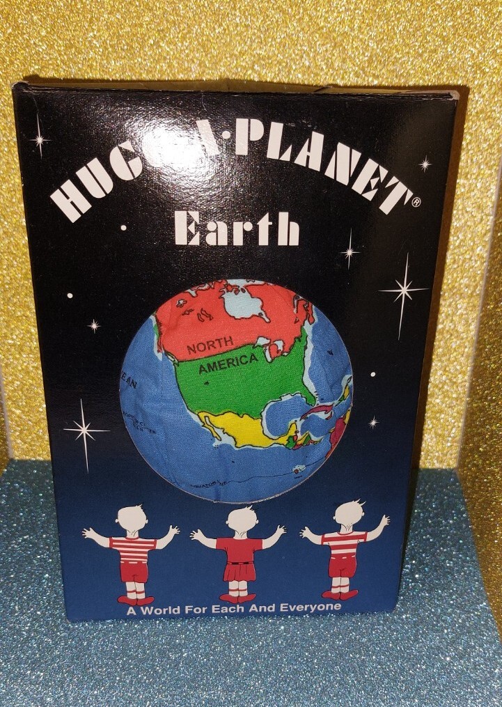HUGG A PLANET 地球儀クッション EARTH STUFFED TOY Amazon.com: Hugg