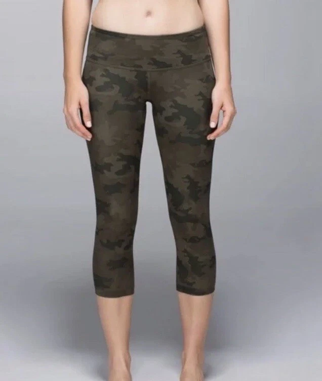 Lululemon Athletica Wunder Under Savasana Camouflage Camo Capri Leggings  Size 8