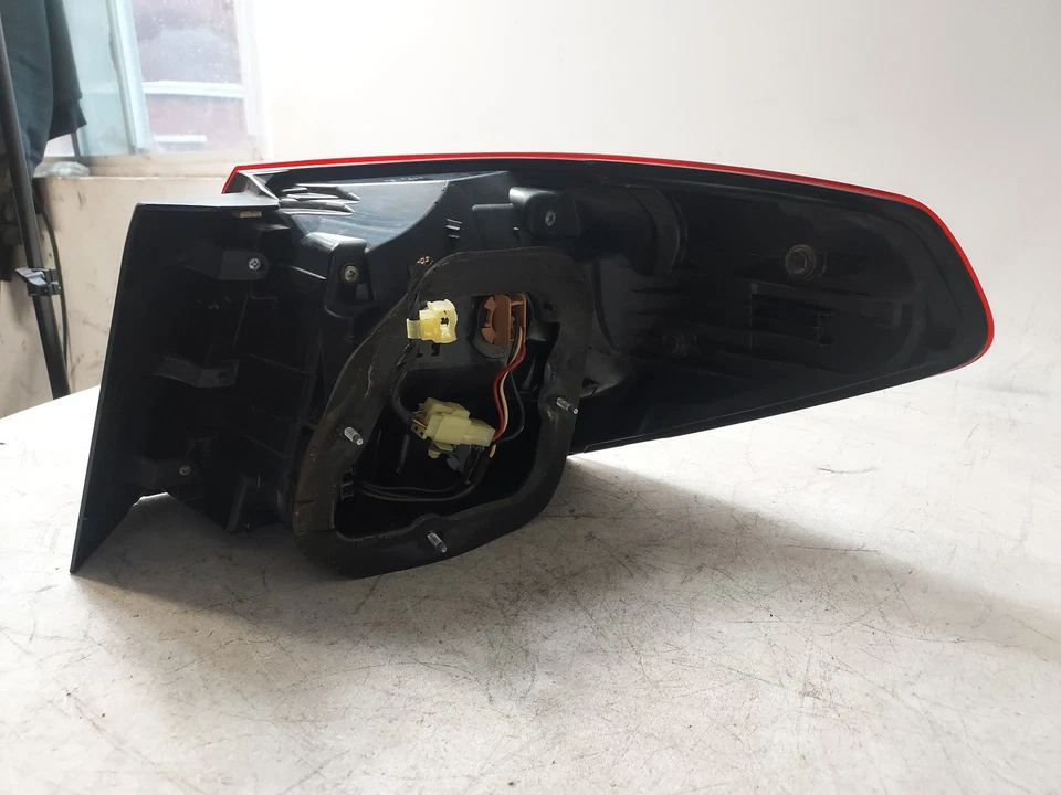 2010-2013 Subaru Legacy Driver Left Side Tail Light Taillight Oem YJLGC - Image 3 of 4