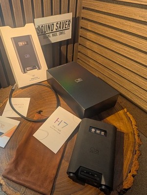 Shanling H7 Bluetooth Kopfhörerverstärker mit Ledertasche.