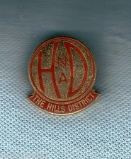#D184.  THE HILLS DISTRICT  NETBALL ASSOCIATION  LAPEL  BADGE