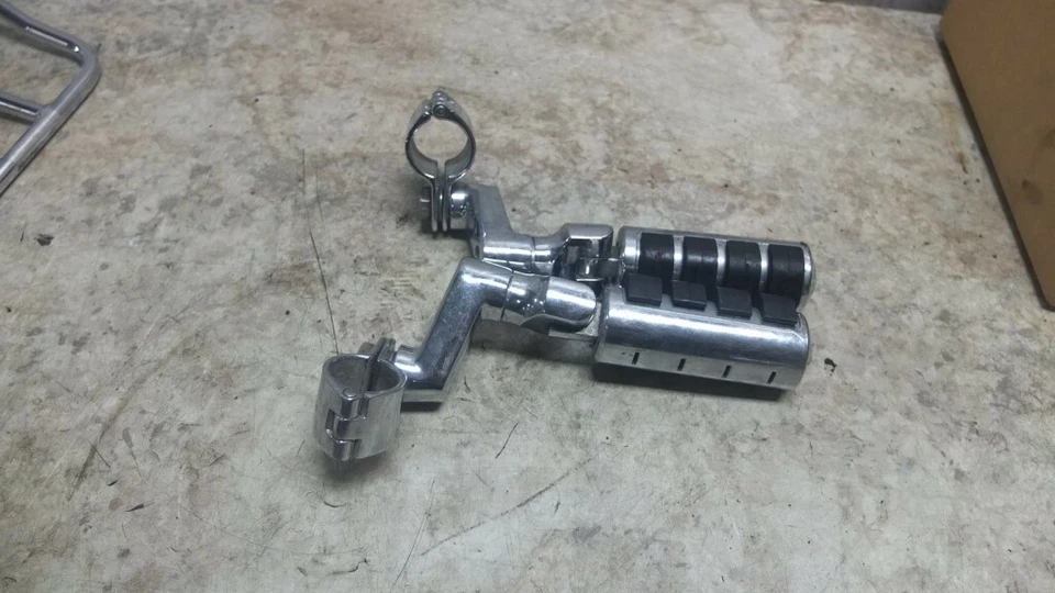 Опоры для ног 09 Yamaha XVS1300 XVS 1300 Midnight Star Highway - Изображение 3 из 4