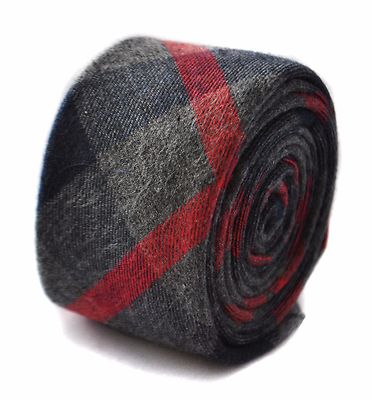 GANNI: Chemisier noir et rouge à motif fleuri en tissu jacquard