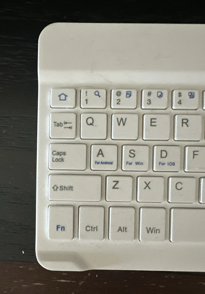 White Small Wireless Bluetooth Smart Keyboard For Tablets (No Box) New - Image 3 of 4