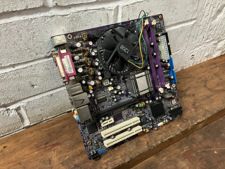 ECS 945P-M3 REV: 1.0B Motherboard 15-K76-011-021 Socket 775 Used - Image 2 of 4