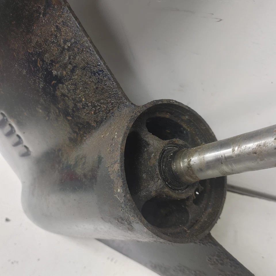 Unidad inferior Evinrude Johnson 150 175 200 HP Foto 2 de 4