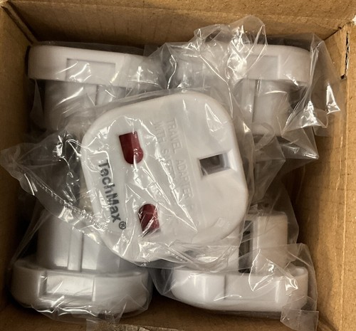 TECHMAX UK to US Plug Travel Adapter - 5 Pieces - Picture 4 of 7