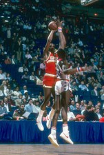 Kenny Carr of the Cleveland Cavaliers 1981 Basketball Photo 1