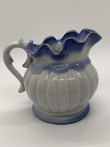 Vintage Porcelain Creamer With Embossed Flowers And Floral Transfer ware 4x4.5in - Imagen 2 de 10