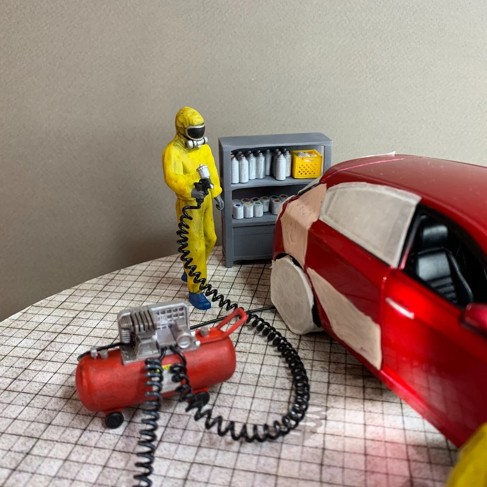 1/24 garage diorama car painters mechanics set - Image 4 of 4