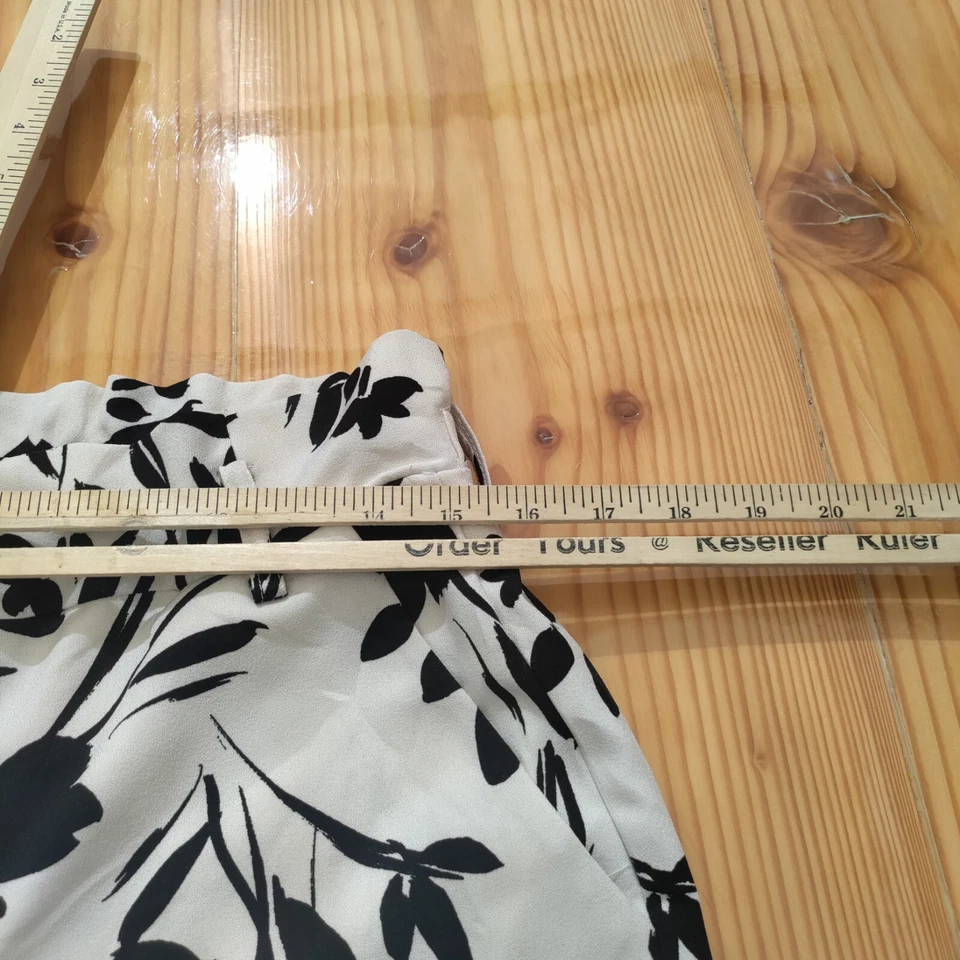 Mujer Exuberante Blanco Negro Hojas Pantalones Cortos Talla L Foto 3 de 4